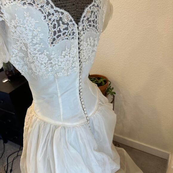 Vintage Women’s XS Wedding Gown Ivory Lace Tulle Full Skirt Romantic 1950s - Picture 7 of 7